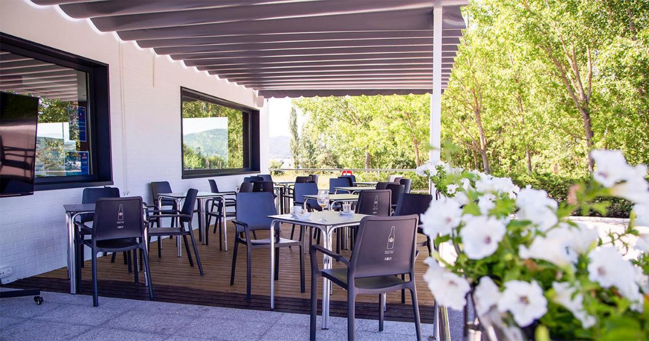 Hostal Restaurante Cuatro Caminos Cubillos del Sil Luaran gambar