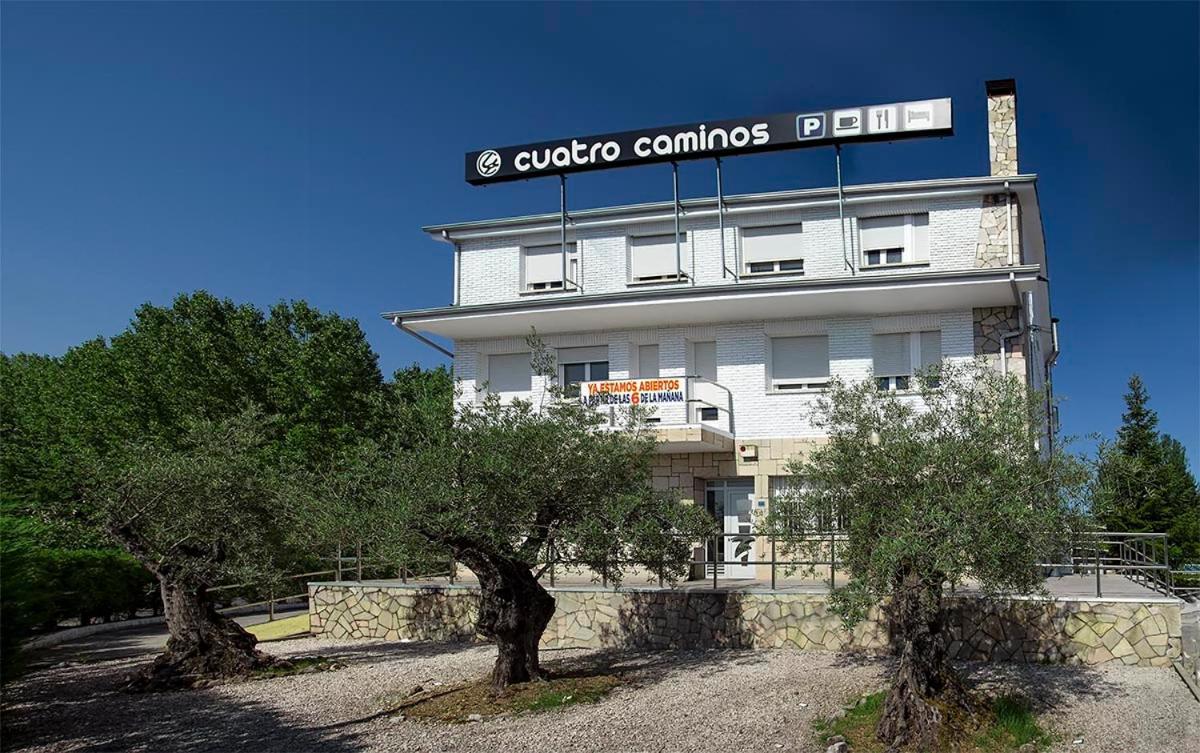 Hostal Restaurante Cuatro Caminos Cubillos del Sil Luaran gambar